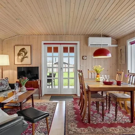 2 Bedroom Beautiful In Holiday home