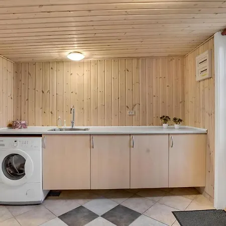 2 Bedroom Beautiful In Feriehus