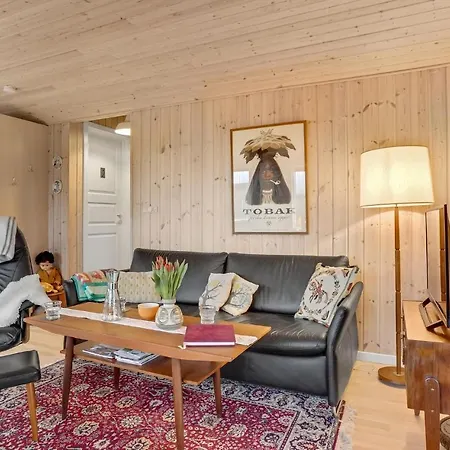 2 Bedroom Beautiful In Holiday home
