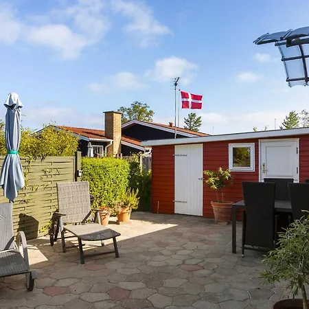 2 Bedroom Beautiful In Holiday home